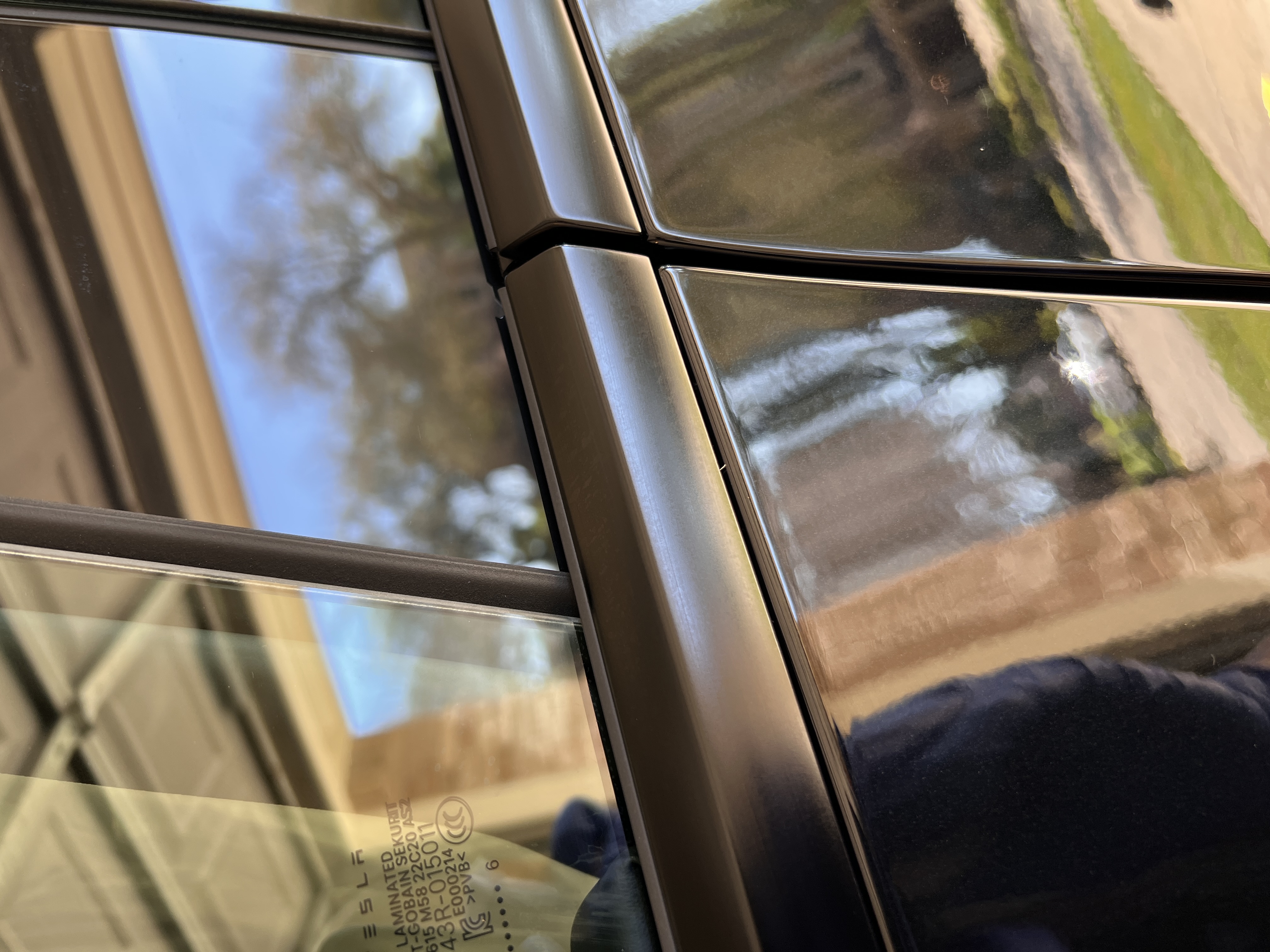 Vehicle window trim after restoration with clean even finish